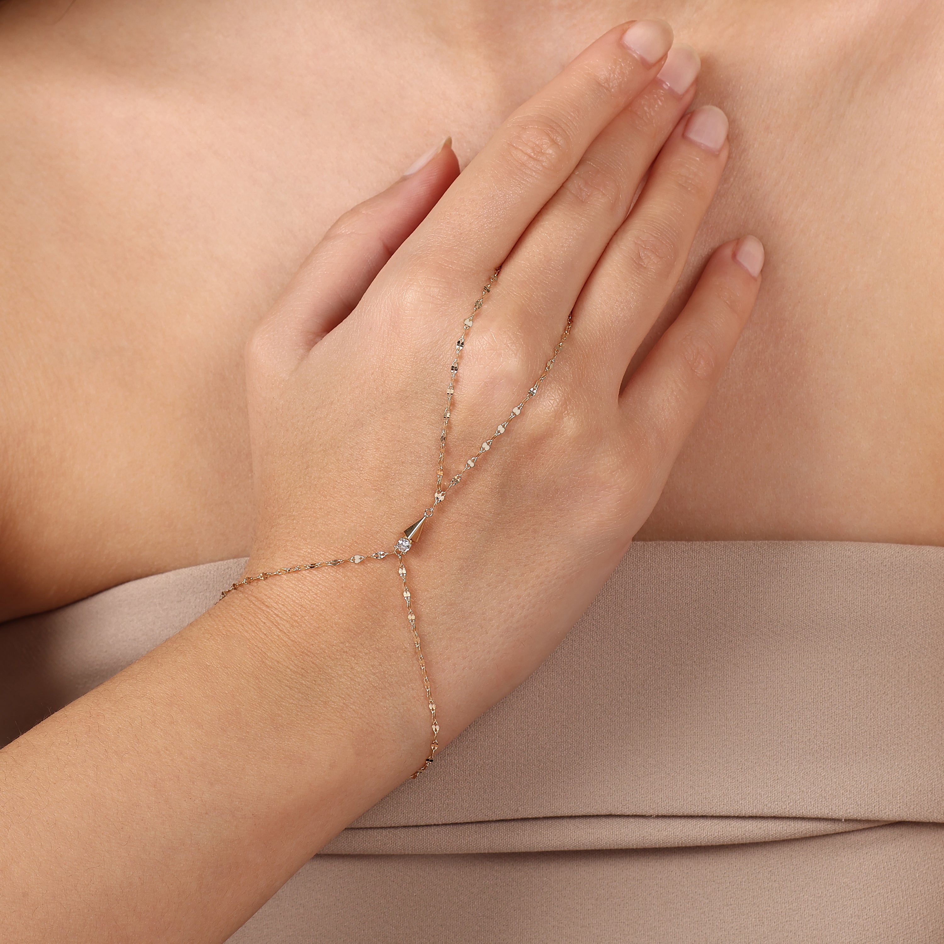 Kite Sculpt Twist Hand Chain