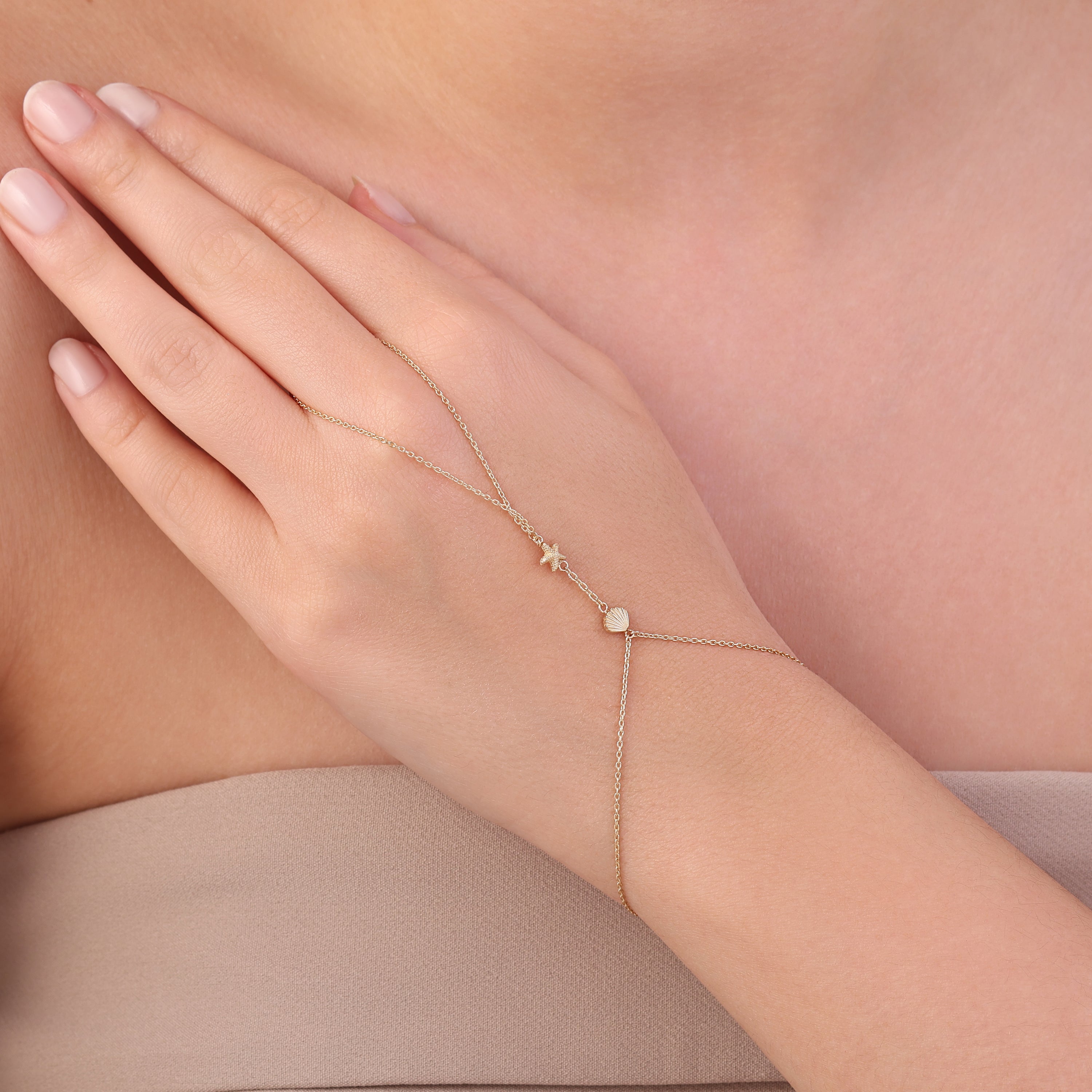 Elara Coast Hand Chain