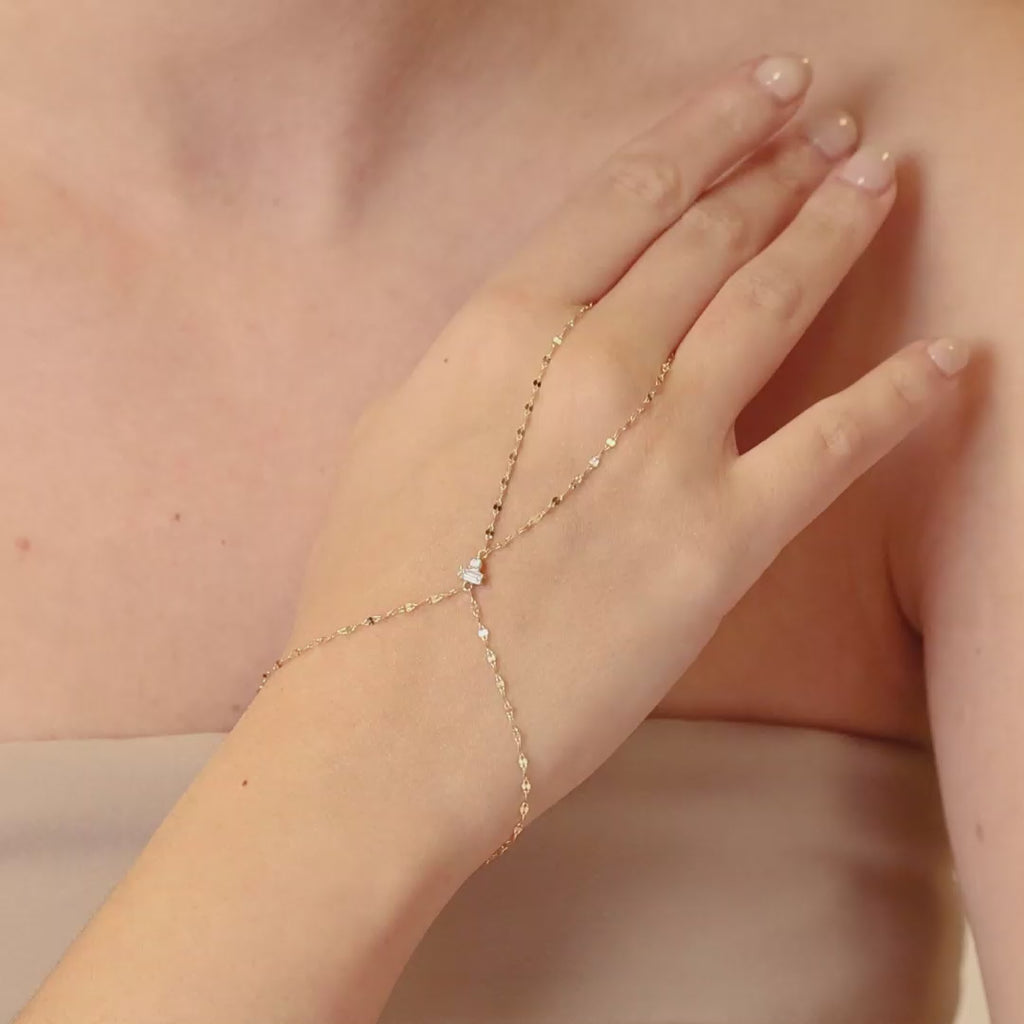 Lueur Twist Hand Chain