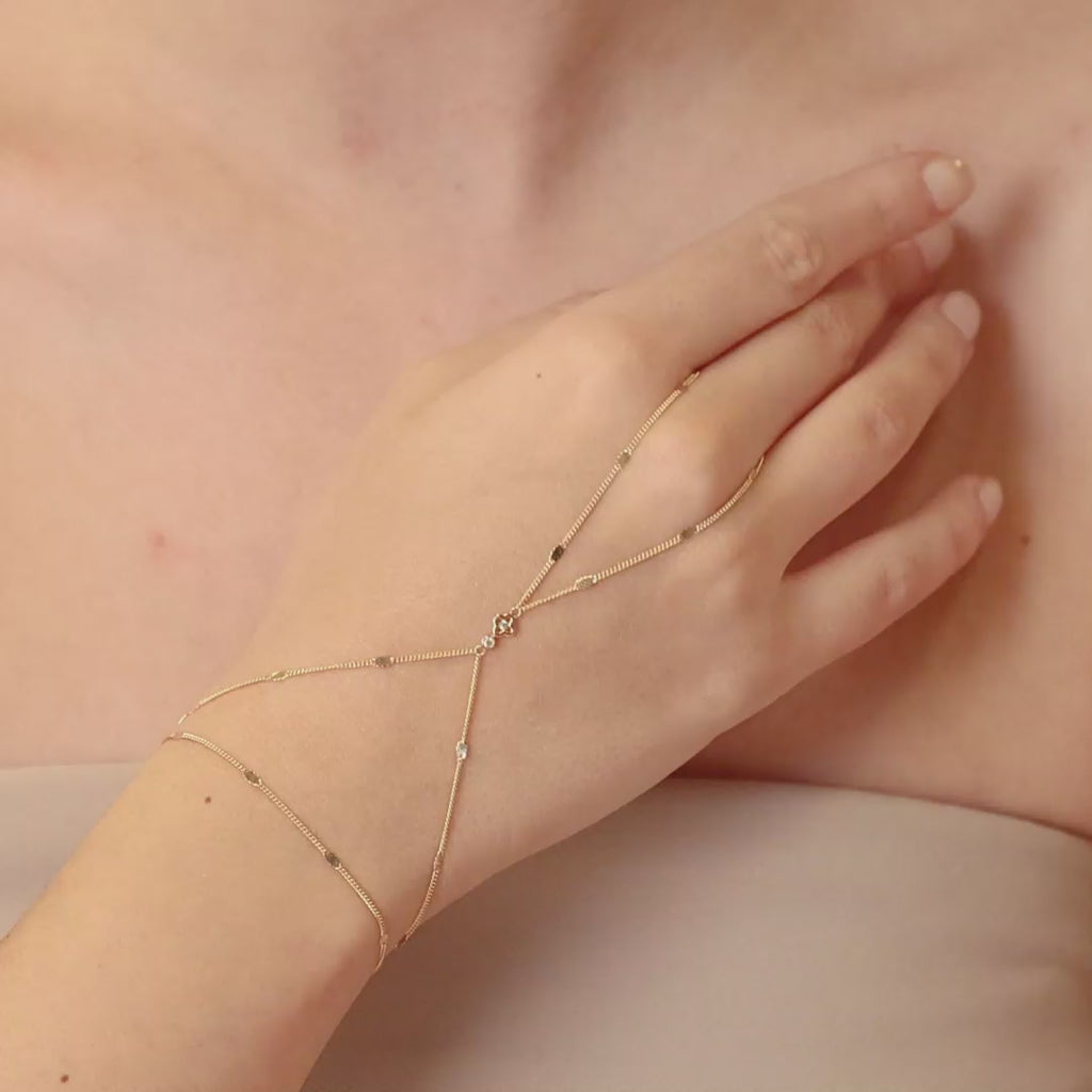 Alia Clover Layered Hand Chain in 14K solid gold — product video